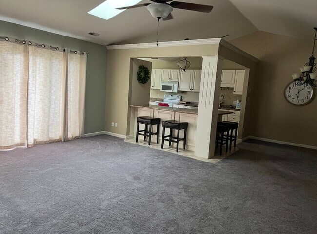 Foto del edificio - 3294 Lake Ridge Dr