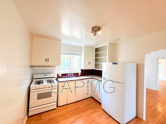 Foto del edificio - 637 Rose Ave