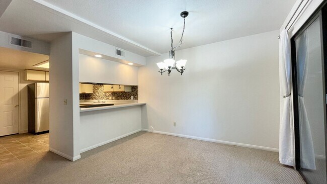 Foto del edificio - 2 Bedroom Condo with 2-Car Garage in Parkside Condominiums by Meadow Park