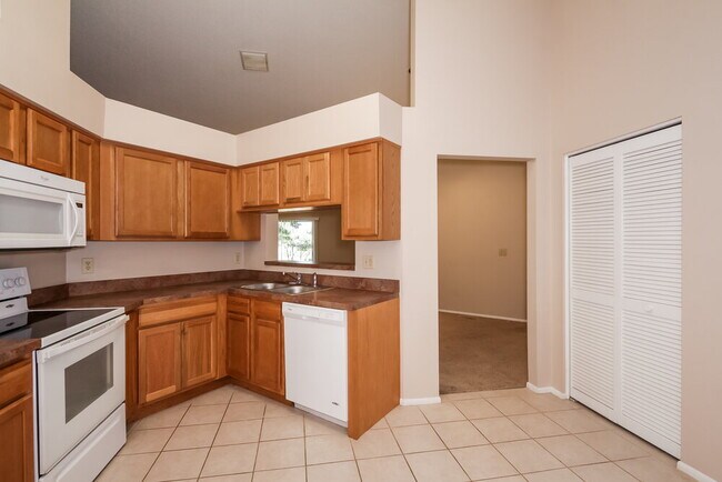 Building Photo - 12906 Longcrest Dr