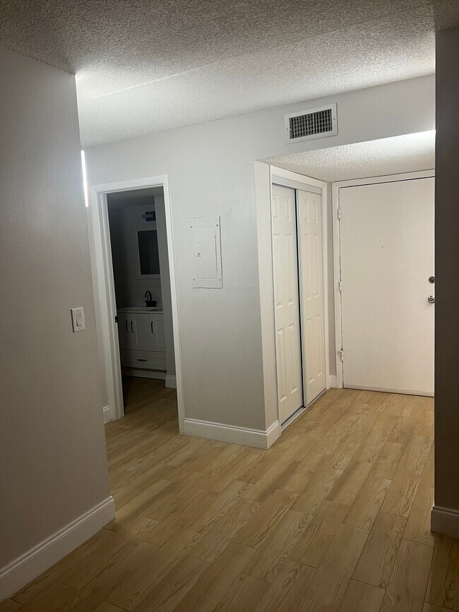 Entrance - 2876 Somerset Park Dr