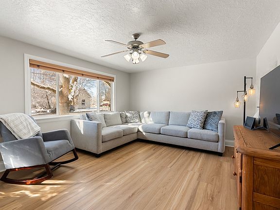 Building Photo - 315 E 4th S