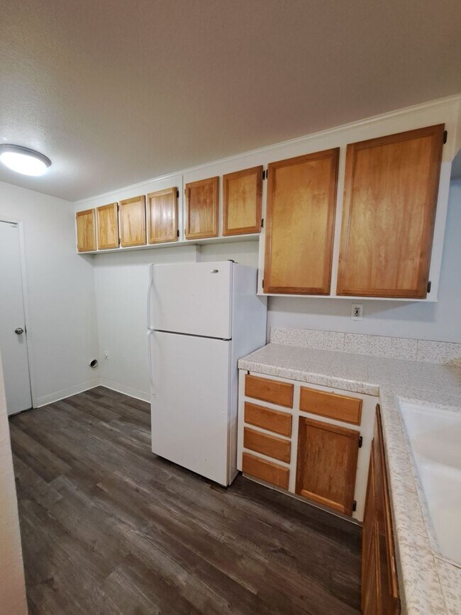 Foto del edificio - Charming 2-Bedroom Townhome in Fresno – Sp...