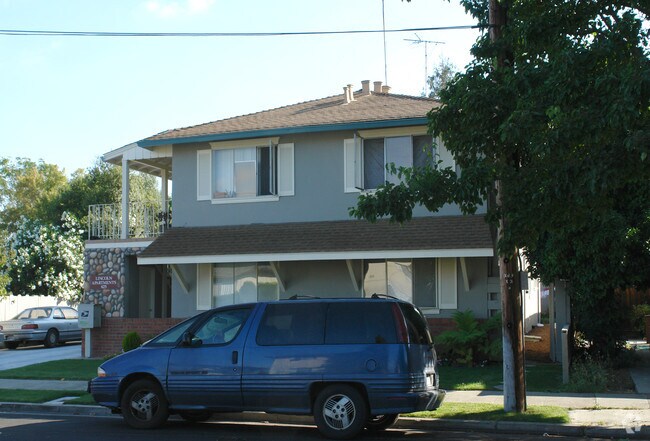 Building Photo - 625 Lincoln St