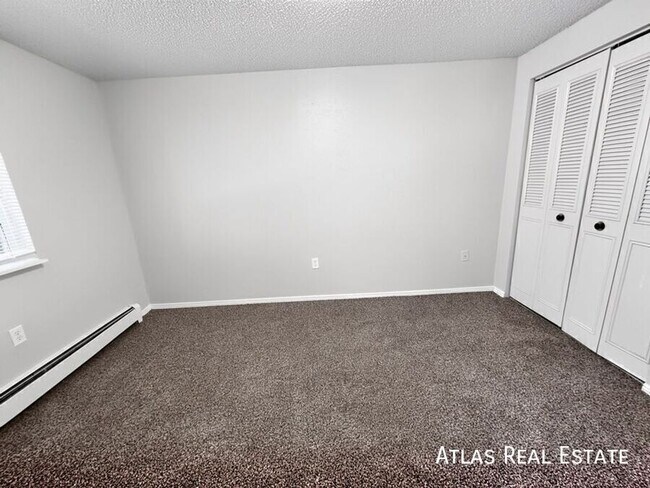 Foto del edificio - 461 El Paso Blvd