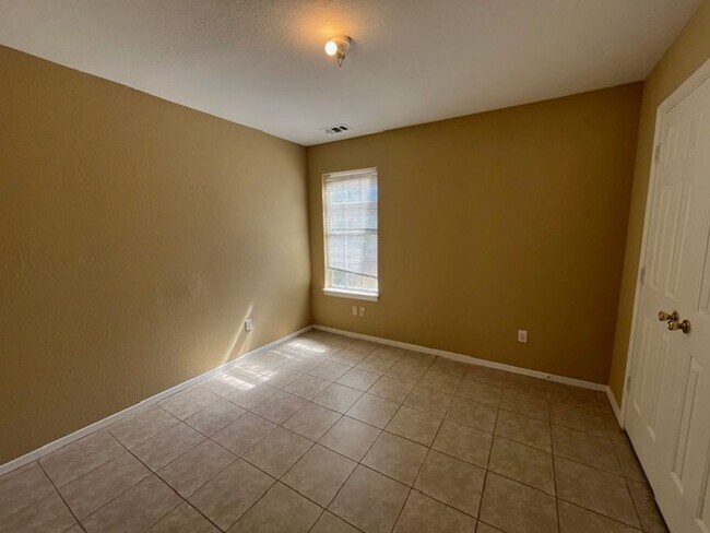 Foto del edificio - Renovated 4 Bedroom 2 Bath Home for Rent!