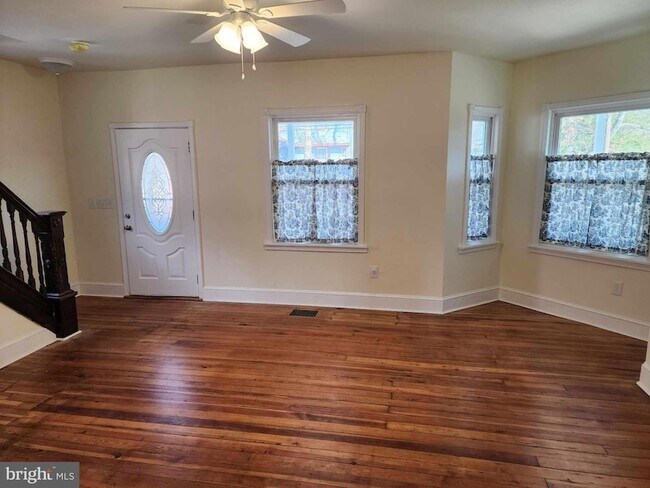 Foto del edificio - 522 S Broadway