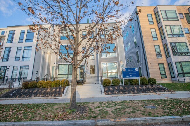 Building Photo - Newly Built 2 BR/2 BA Condo in Chevy Chase!