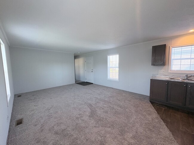 Building Photo - 10610 State Rte 762