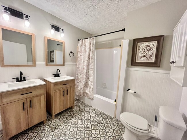 Photo - 1518 Columbia Cir House