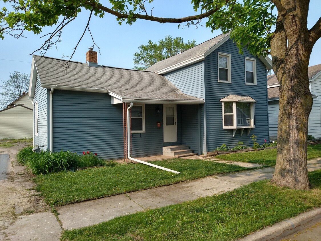 289 E 9th St, Fond Du Lac, WI 54935 House Rental in Fond Du Lac, WI