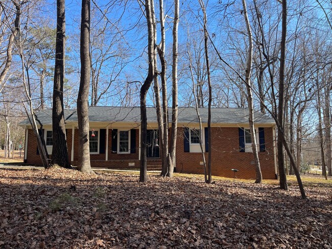 Building Photo - Lovely 3br 2ba home in quiet Chapel Hill n...