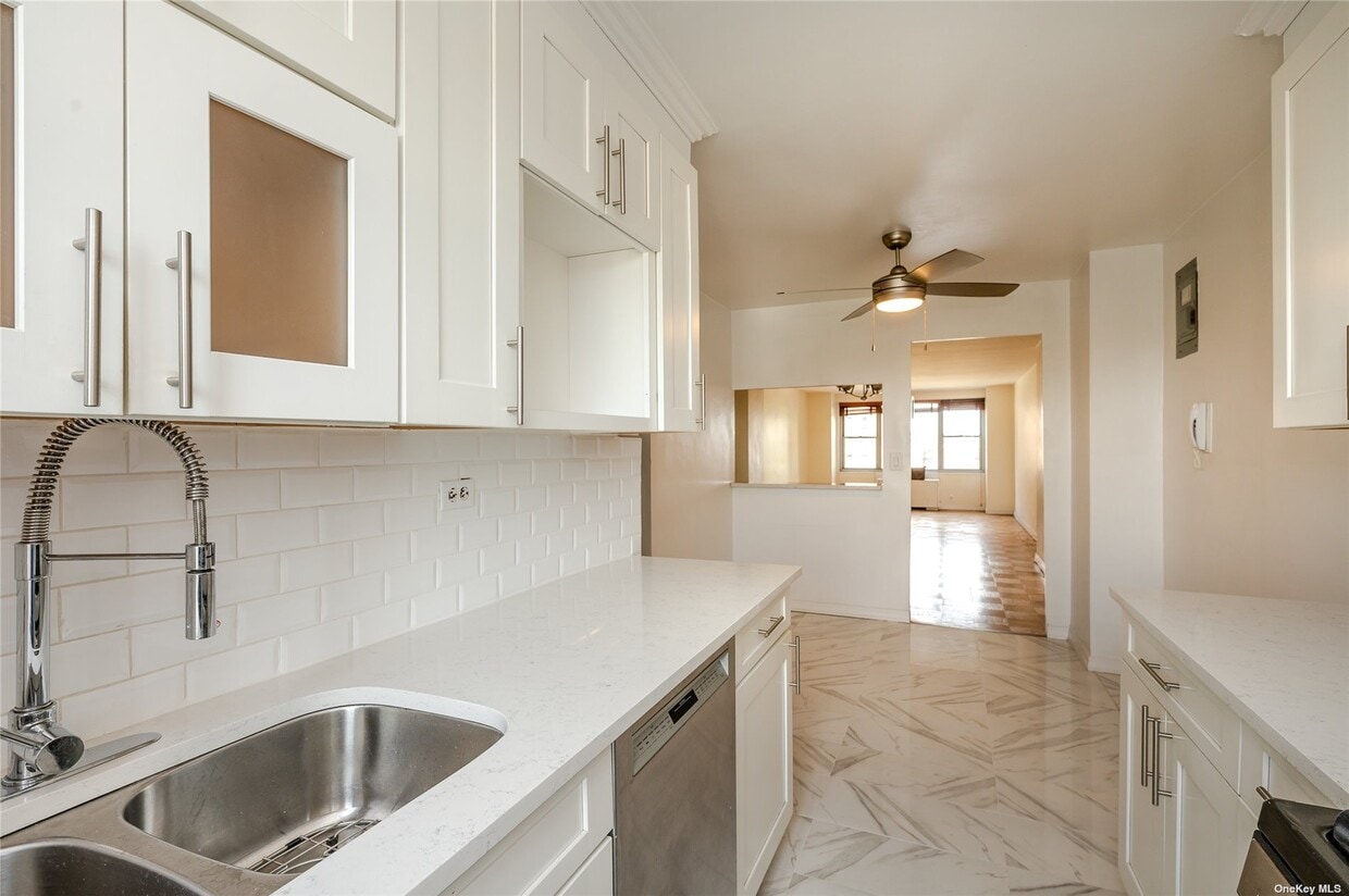 7025 Yellowstone Blvd Unit 7M, Queens, NY 11375 Condo for Rent in