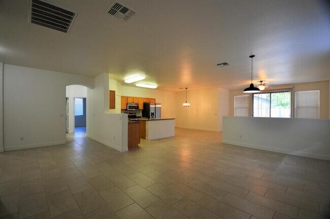 Foto del edificio - 1147 E Estate Rd