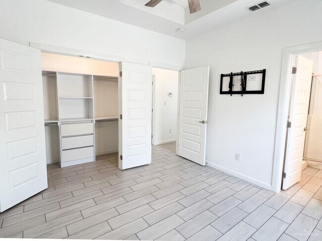 Foto del edificio - 7 West Dr