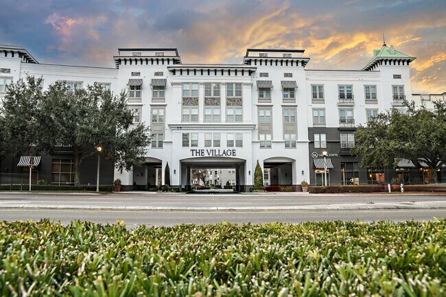 Foto del edificio - The Village at Lake Lily
