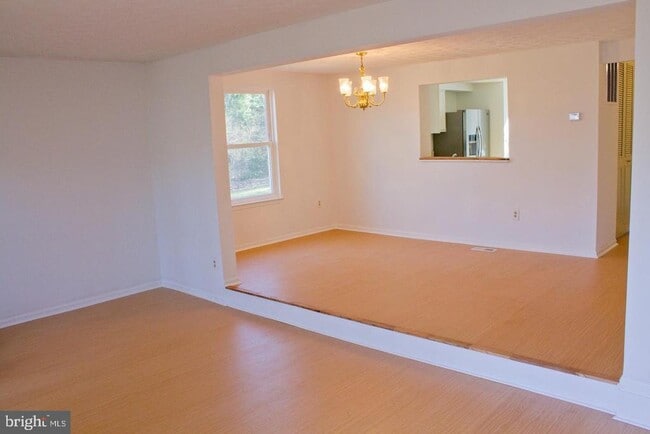 Building Photo - 533 Oakmont Ct