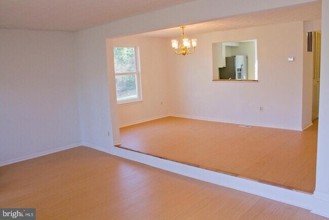 Foto del edificio - 533 Oakmont Ct
