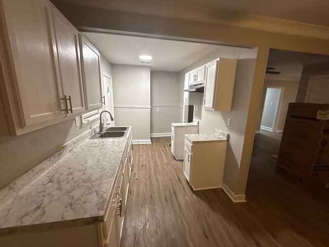 Kitchen - 1131 N Watkins St House