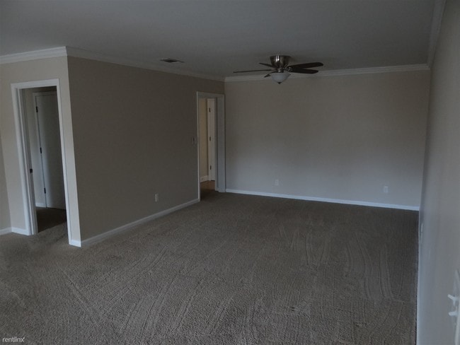 Building Photo - 300 Stonehenge Dr