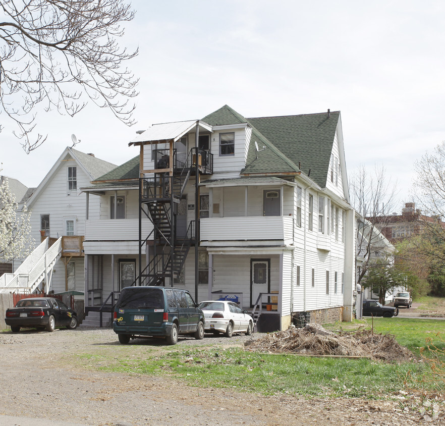 Building Photo - 439-441 S River St