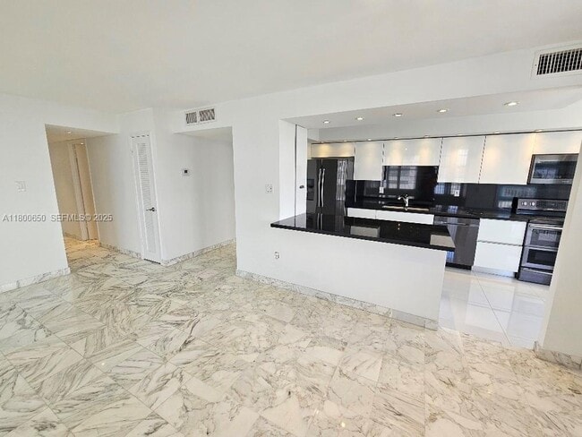 Building Photo - 18051 Biscayne Blvd