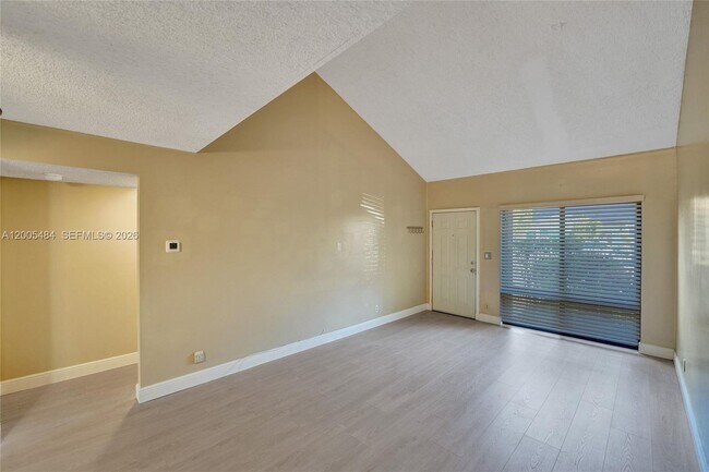Foto del edificio - 11154 NW 37th St
