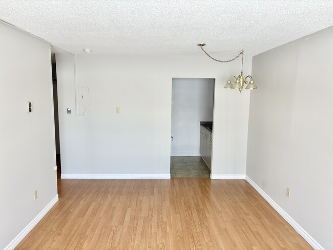 Building Photo - 87 Hamilton N