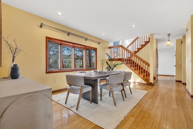 Building Photo - 16 Carthay Cir