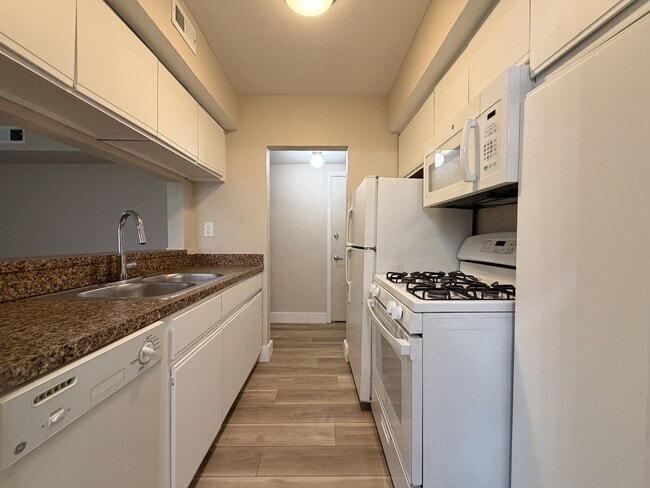 Building Photo - Huntington Green Apartments