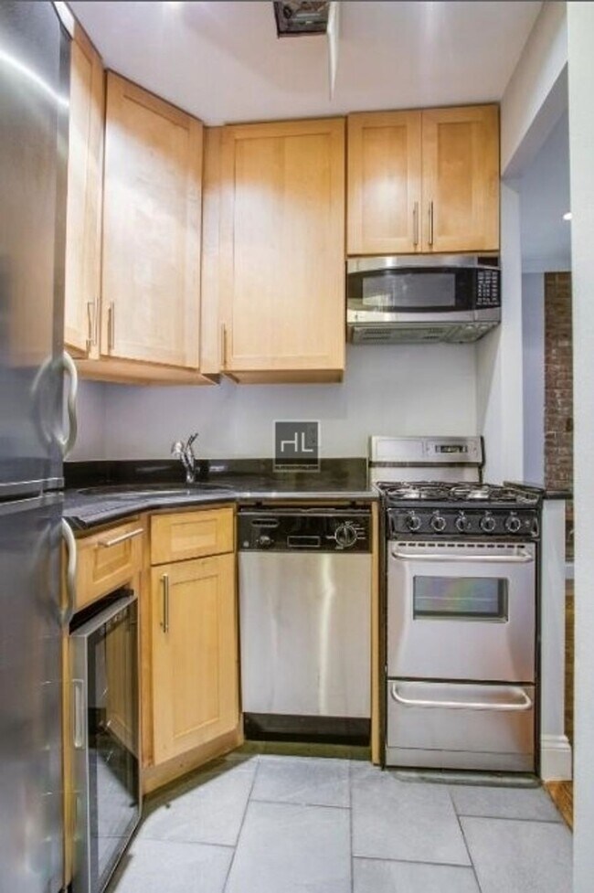 Building Photo - East 50th Street