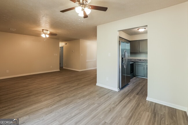 Building Photo - 9319 Forest Knoll Dr