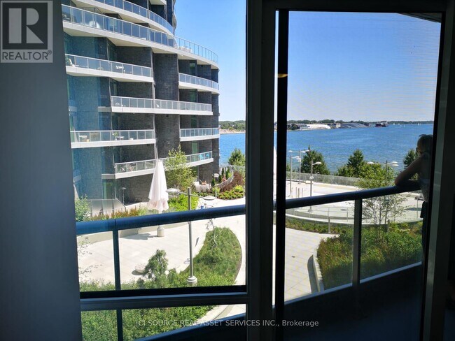 Photo du bâtiment - 1 Edgewater Dr