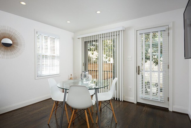 Foto del edificio - 1210 28th St NW