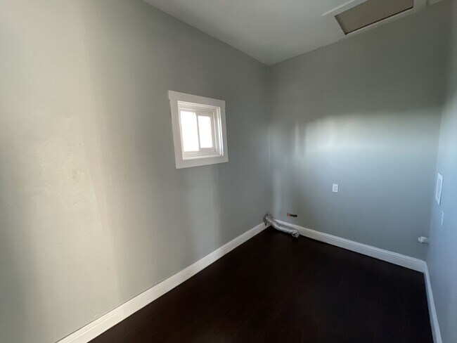Building Photo - Merced St Fourplex