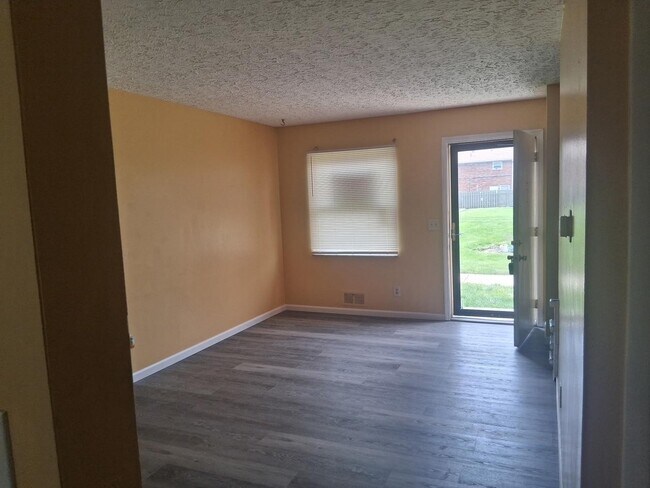 Foto del edificio - 1752 Pine Tree St S