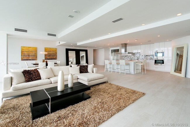 Foto del edificio - 100 South Pointe Dr