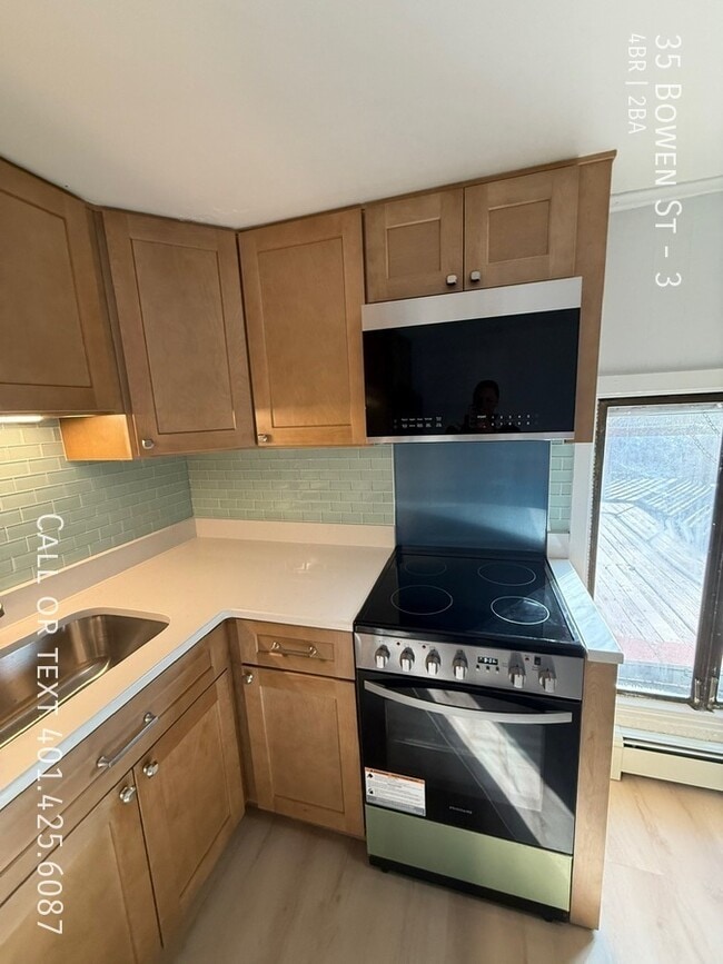 Building Photo - 35 Bowen St