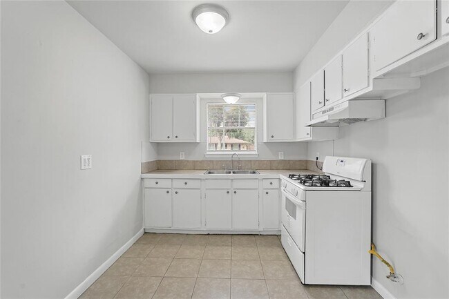 Foto del edificio - 3422 Hurlingham St