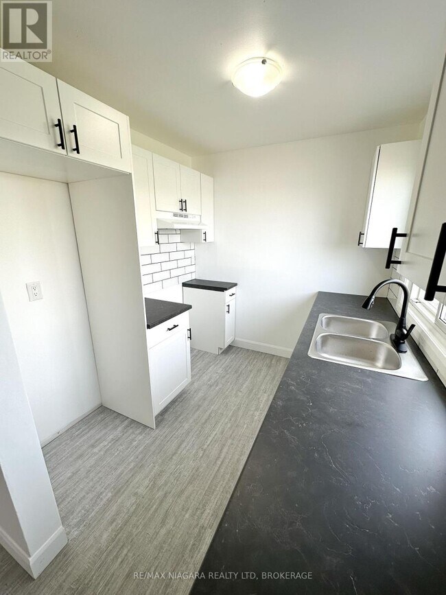 Photo du bâtiment - 71 Hagey Ave