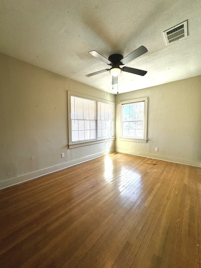 Building Photo - 1326 Hillcrest St