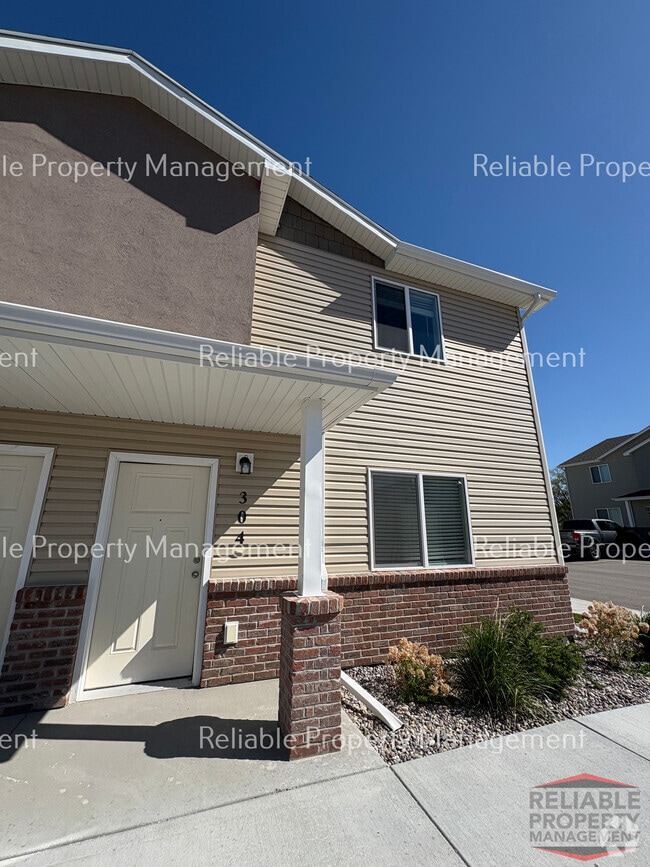 Building Photo - 2015 Lawrence Ln