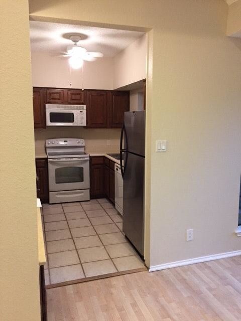 Building Photo - 412 Pebble Way #251