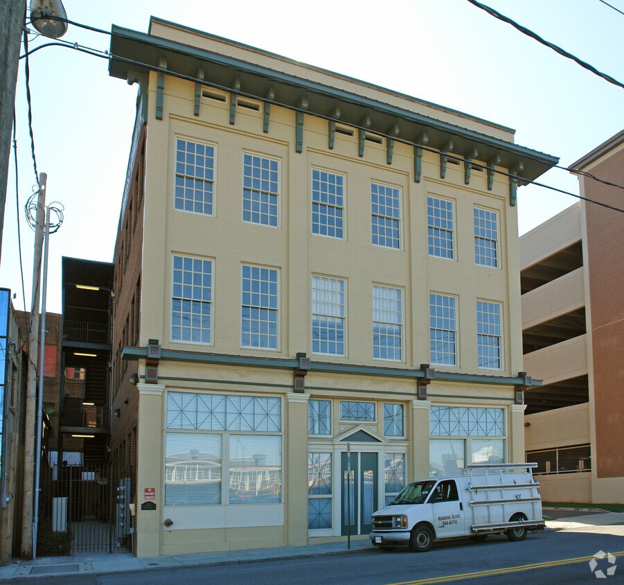 Primary Photo - 324 Salem Ave SW