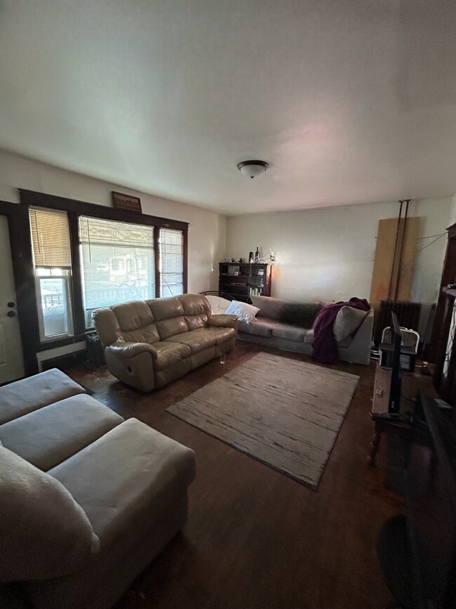 Foto del edificio - 8 Bed 3 Bath close to UWEC!