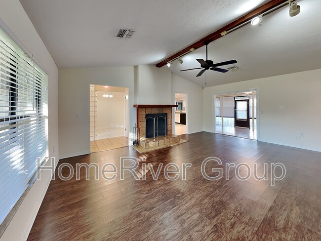 Foto del edificio - 8163 Village Green Rd