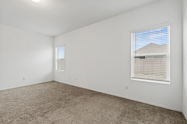 Foto del edificio - 136 Cherry Ridge Rd