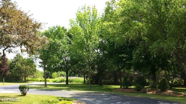 Building Photo - 4 br, 3.5 bath House - 495 N Waterville Rd