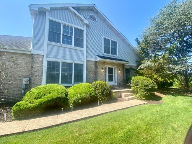 Building Photo - 117 Stone Hedge Ct