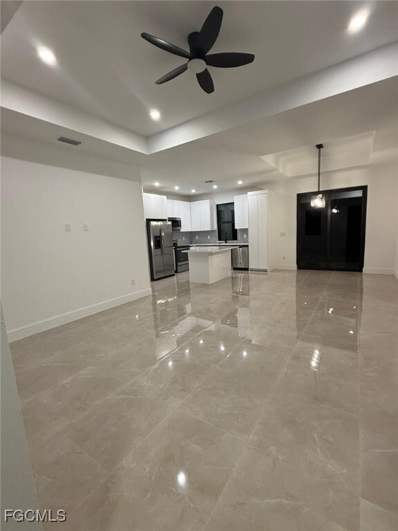 Foto del edificio - 953 Lakeview Dr